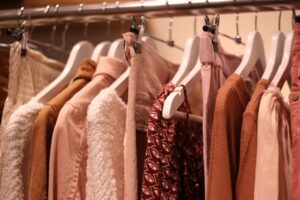 clothes, hangers, shop-3987460.jpg